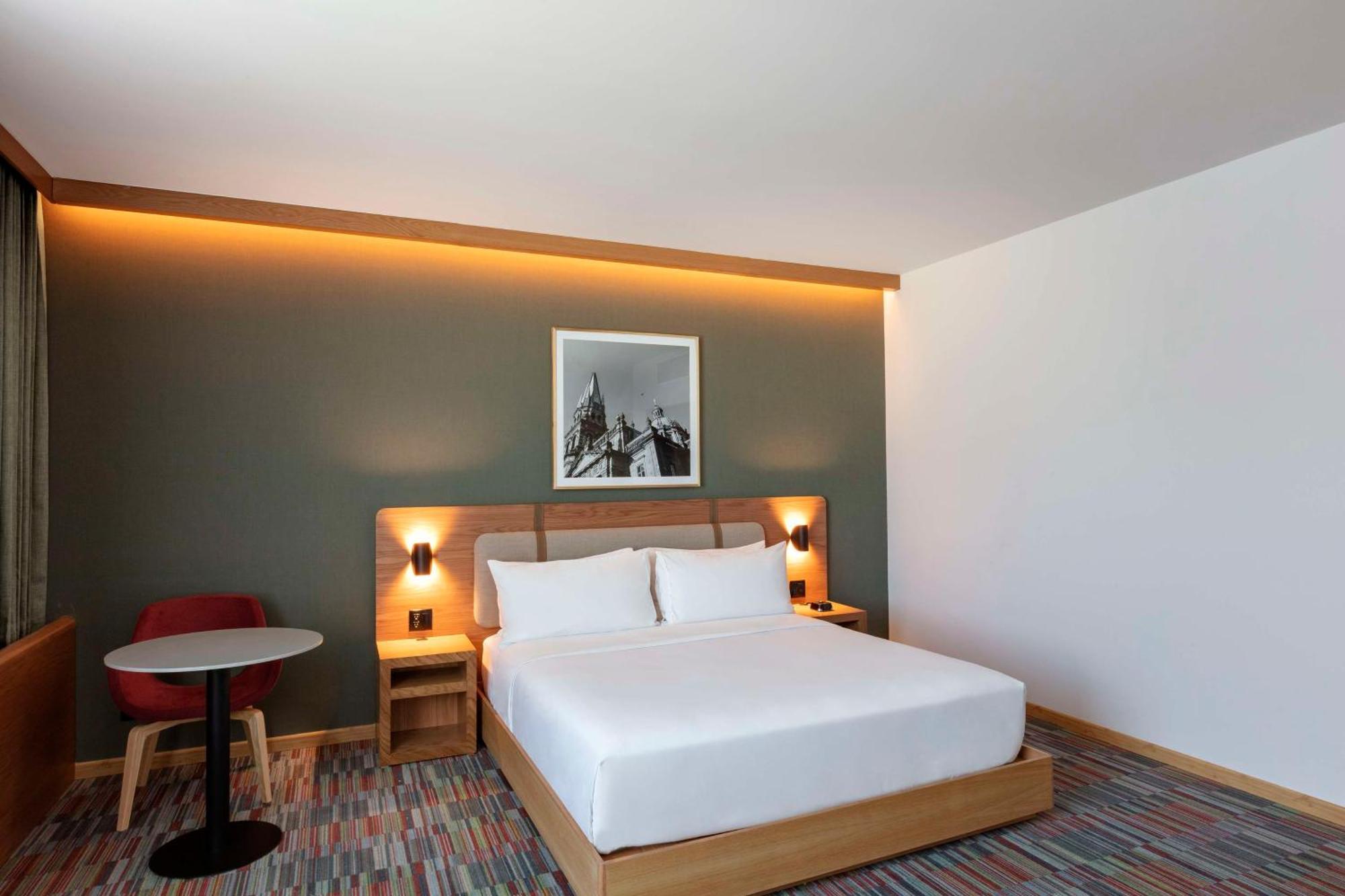 Hilton Garden Guadalajara Airport 3*