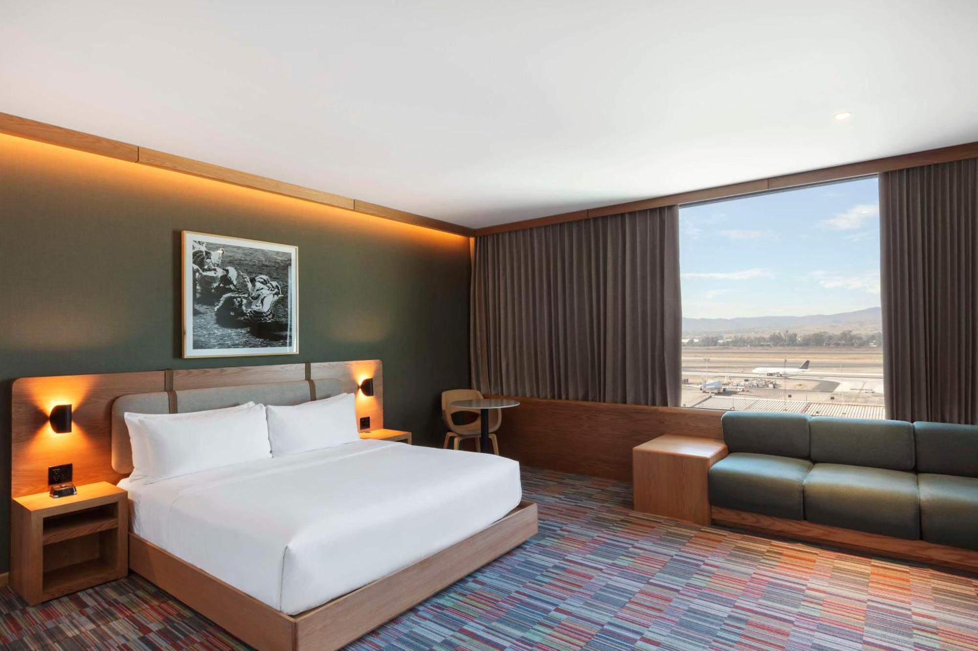 Hilton Garden Guadalajara Airport