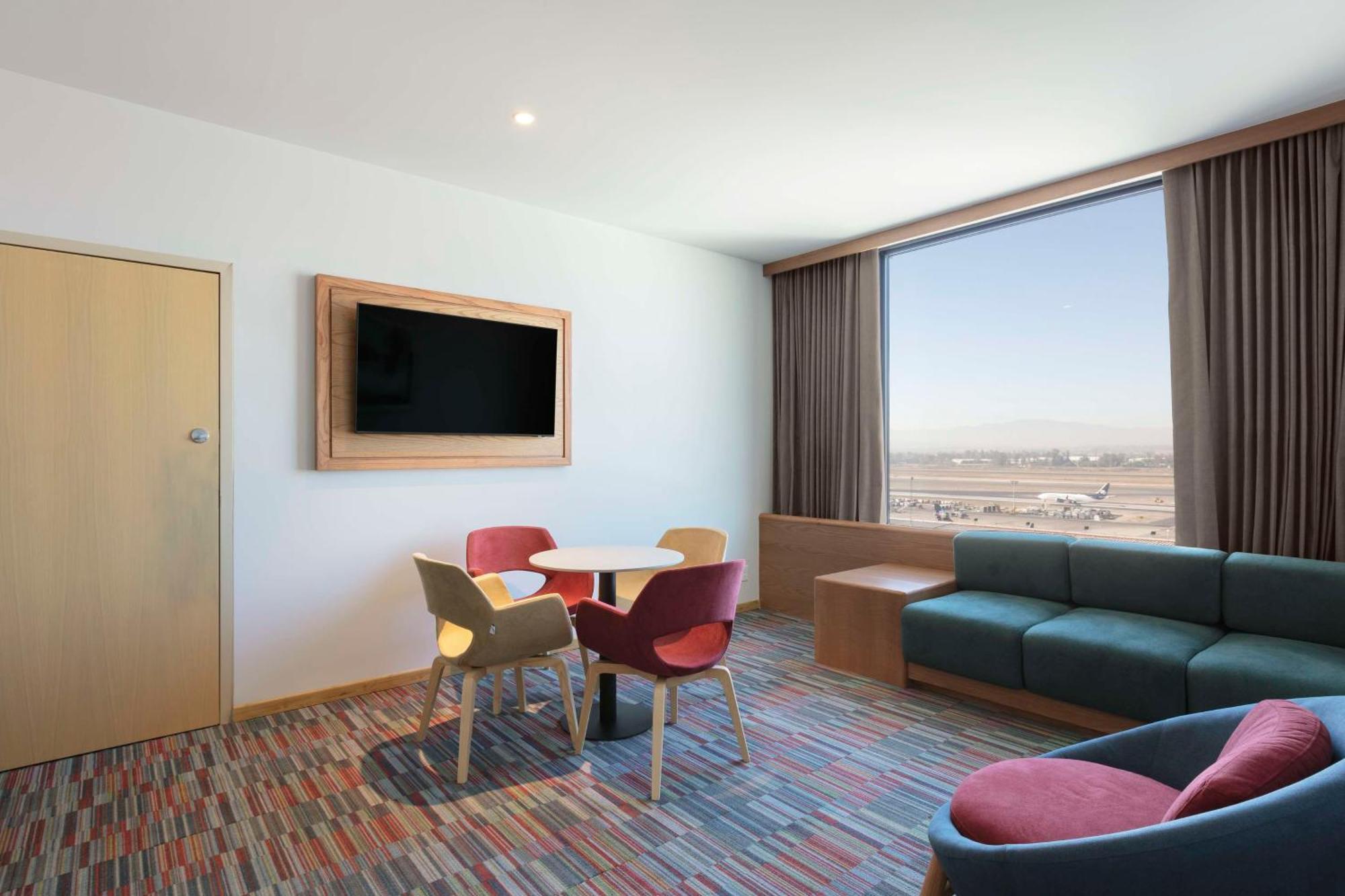 Hotel Hilton Garden Guadalajara Airport 3*
