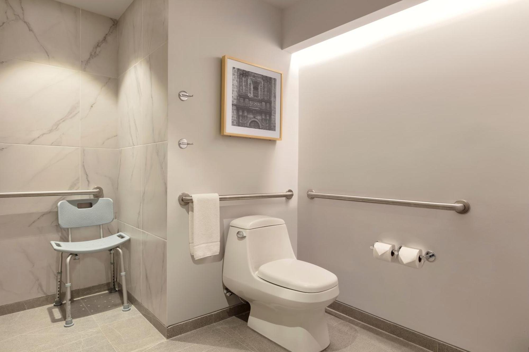 Hilton Garden Guadalajara Airport 3*
